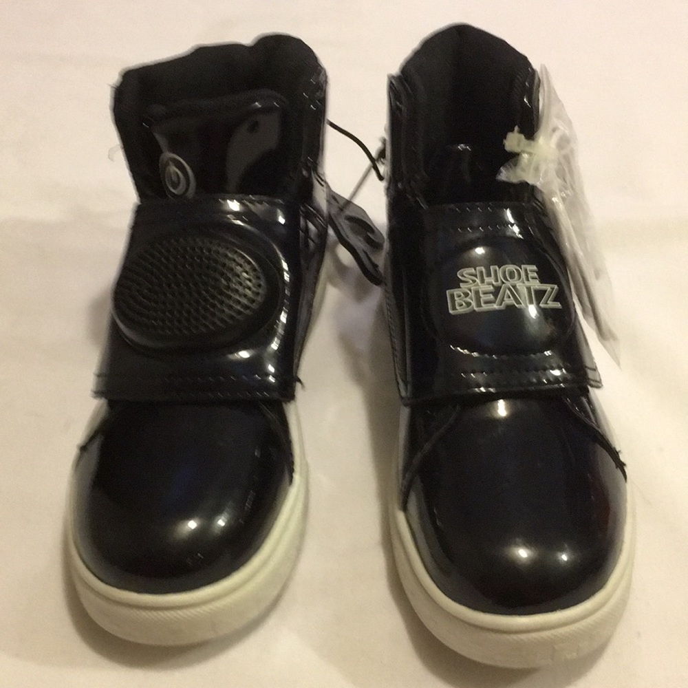 Beatz Childrens Bluetooth Tennis Shoe NEW Sz 2 Music Phone Video from your Shoes